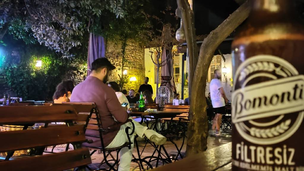 Yeni Eski Cafe Bar Fotoğrafları