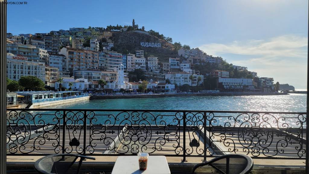 Starbucks Ege Ports Fotoğrafları