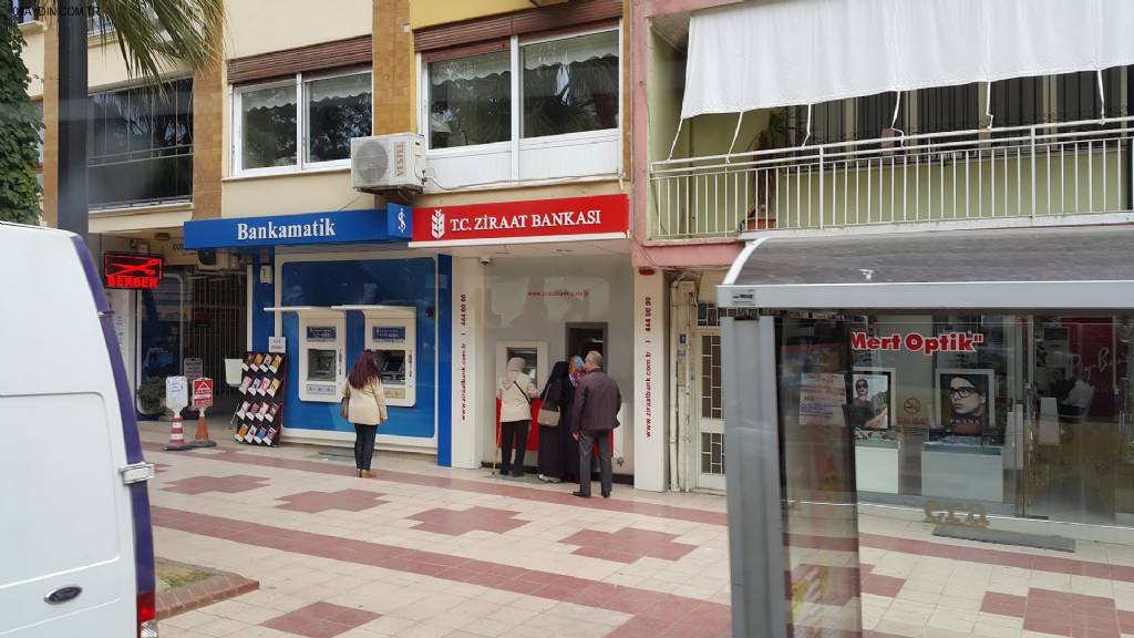 Türkiye İş Bankası Bankamatik Fotoğrafları