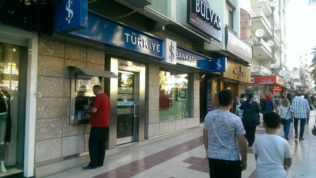 Türkiye İş Bankası Bankamatik Fotoğrafları