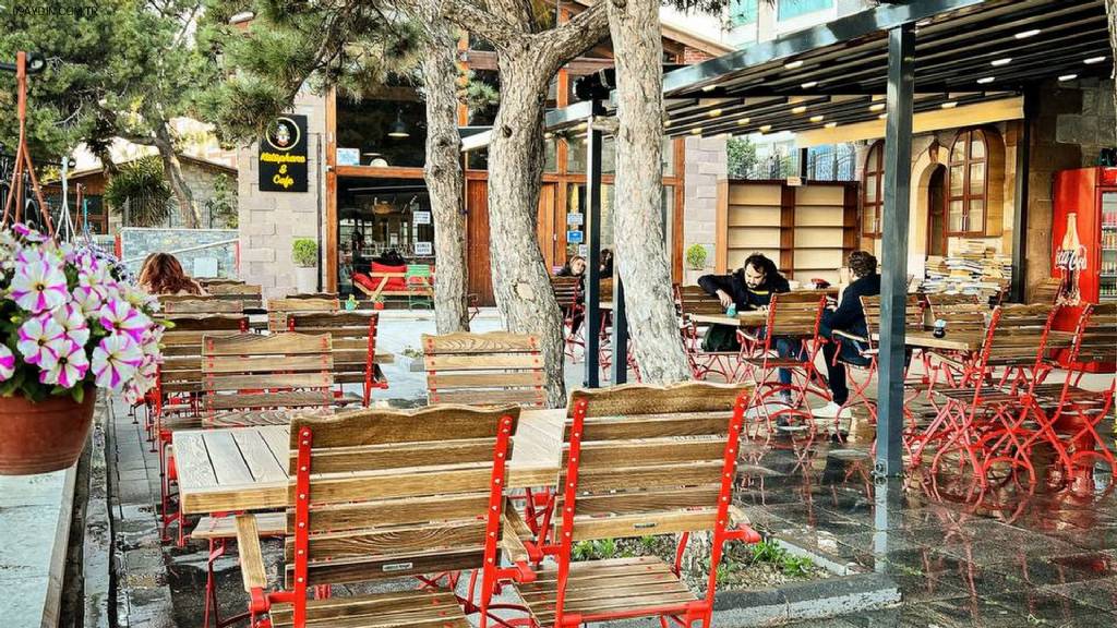 Lokomotif Kütüphane Cafe Fotoğrafları