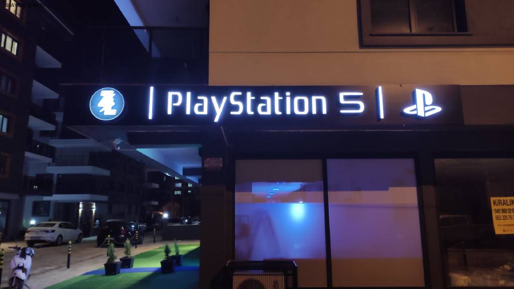 Zeal PlayStation 5 Cafe Fotoğrafları