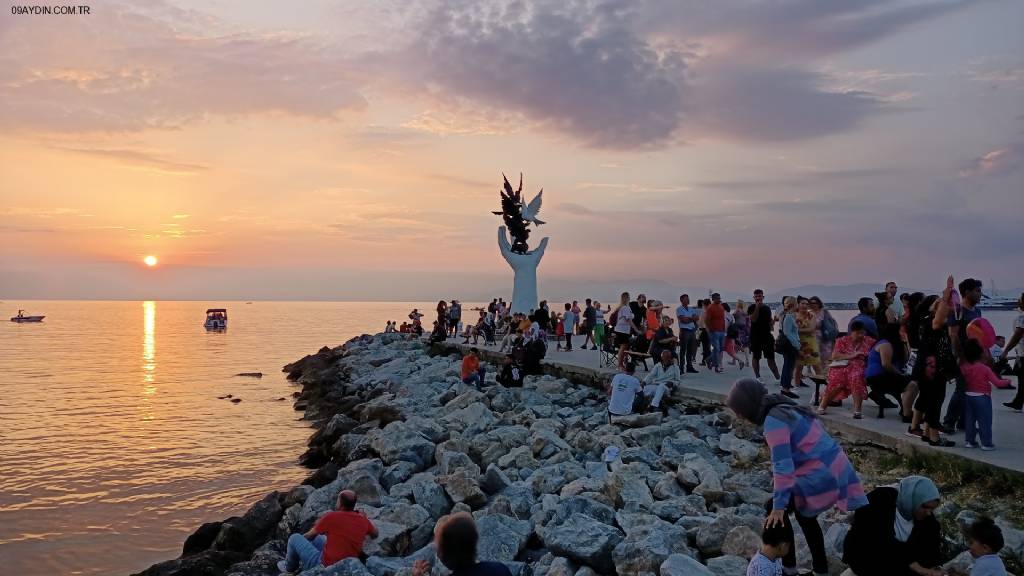 Kuşadası Belediyesi Sahil Çay Bahçesi Fotoğrafları