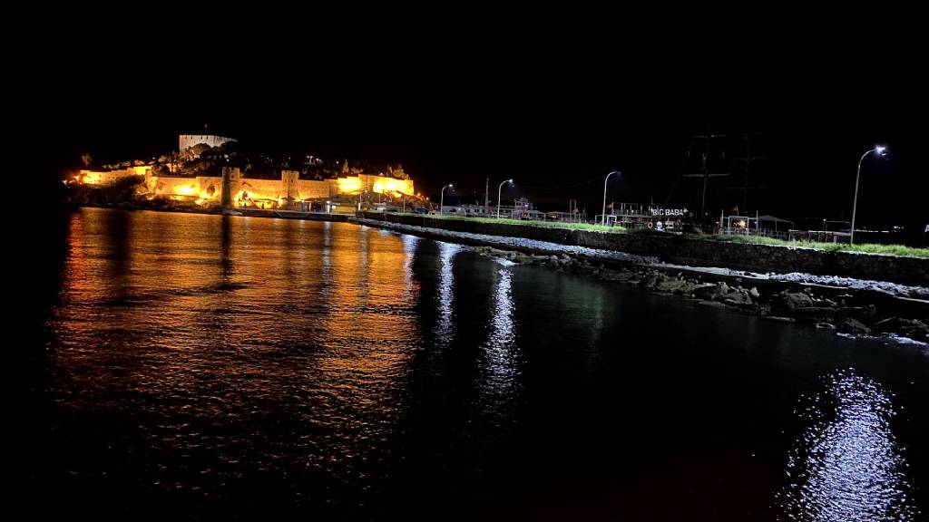 Kuşadası Belediyesi Sahil Çay Bahçesi Fotoğrafları