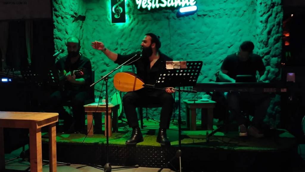 Yeşil Sahne Kuşadası Türkü Bar Canlı Muzik ve Restoran Fotoğrafları