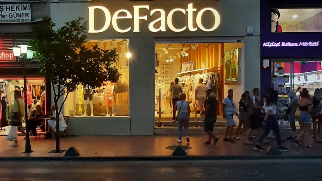 DeFacto Fotoğrafları